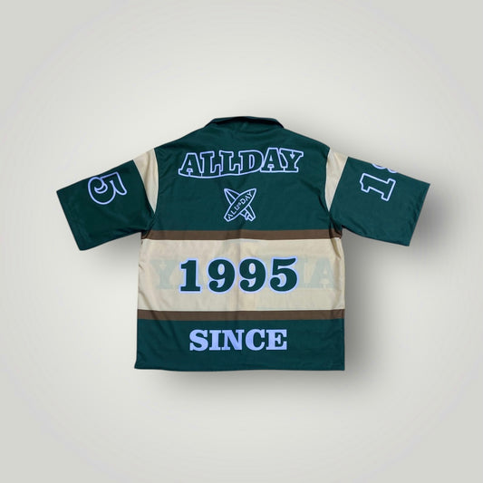 camisa 'Verde - Allday Since 1995', parte de nuestra Colección Única.