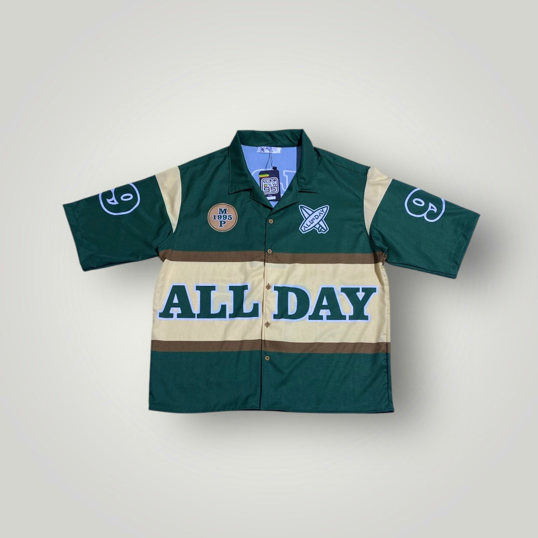 camisa 'Verde - Allday Since 1995', parte de nuestra Colección Única.